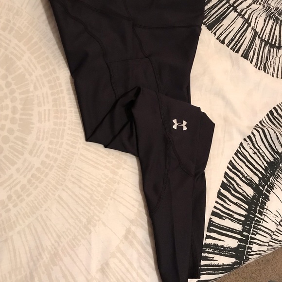BNWT UNDER ARMOR 7/8 LEGGINGS W/ POCKET - Picture 2 of 5